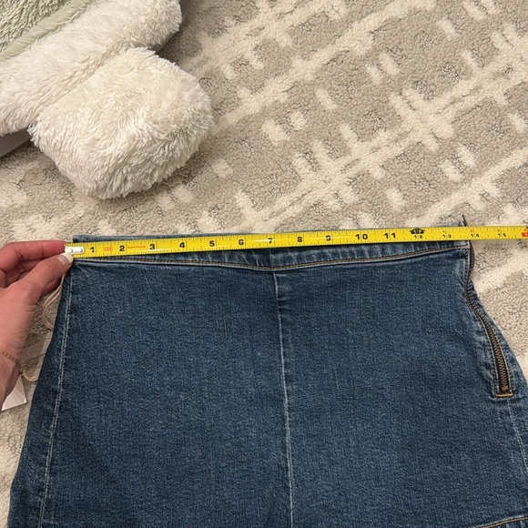 FINAL PRICE! 
Girlfriend GRLFRD Diane Short - Picture 4 of 4